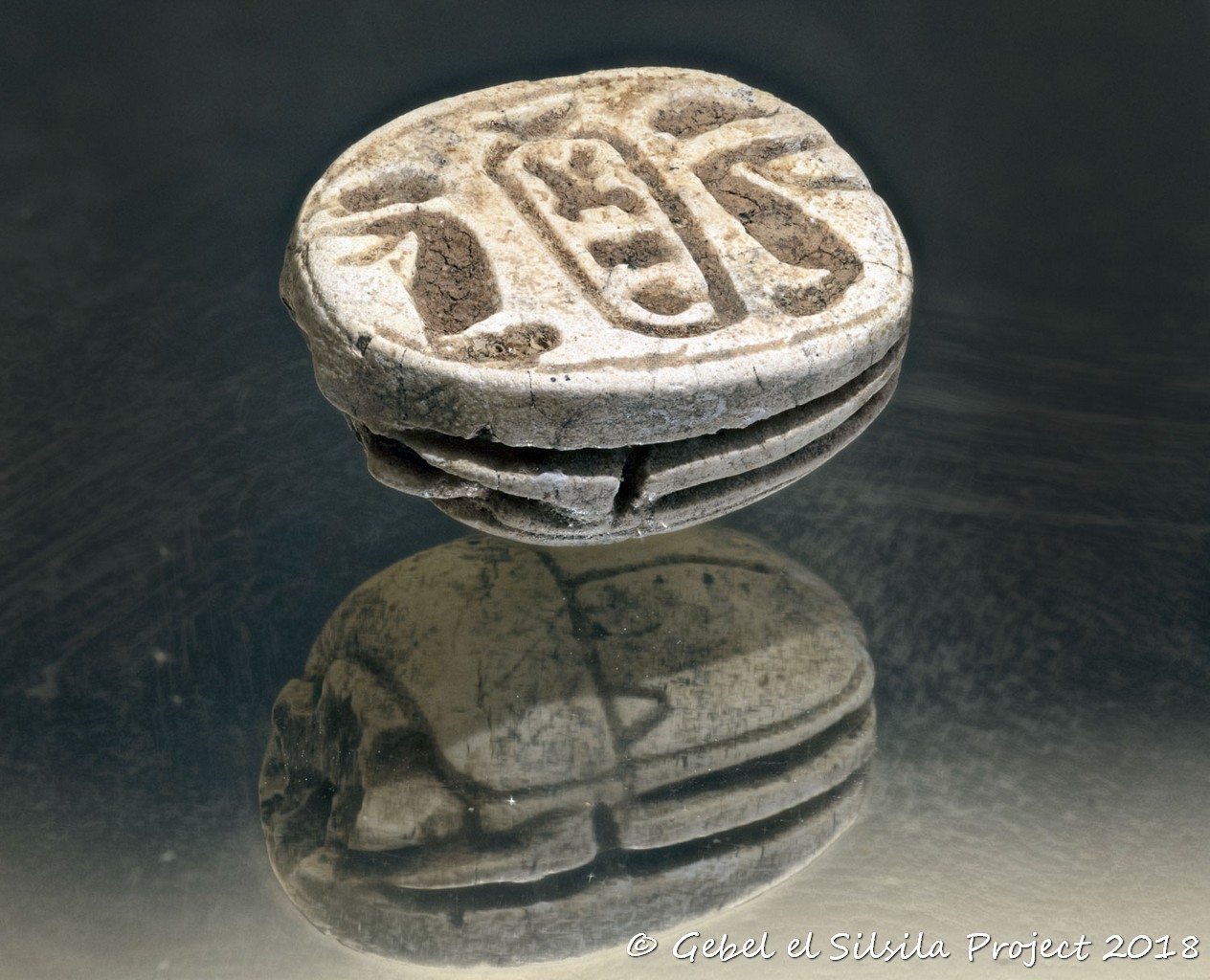 Men-Kheper-Re scarab, photograph by Anders Andersson